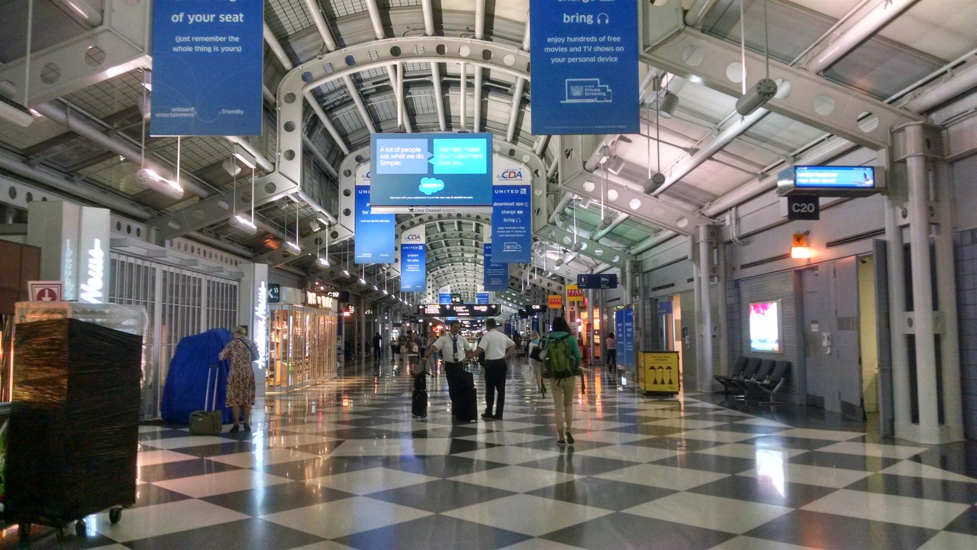 Terminal 1, Concourse C at Chicago O'Hare International Airport — the actual United Airlines concourse where Gate C17 is located and where the November 2006 sighting occurred, photographed in 2015. This is a real photograph of the concourse itself, not of the reported object.