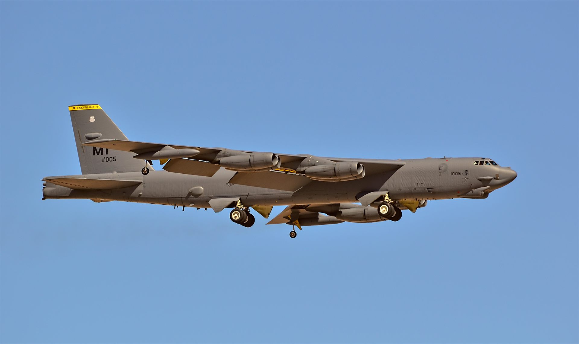 A U.S. Air Force B-52H Stratofortress of the kind based at Minot Air Force Base, North Dakota — the same type of bomber whose crew tracked an unidentified object on radar during the October 24, 1968 incident. Photographed in 2015; not the incident aircraft.
