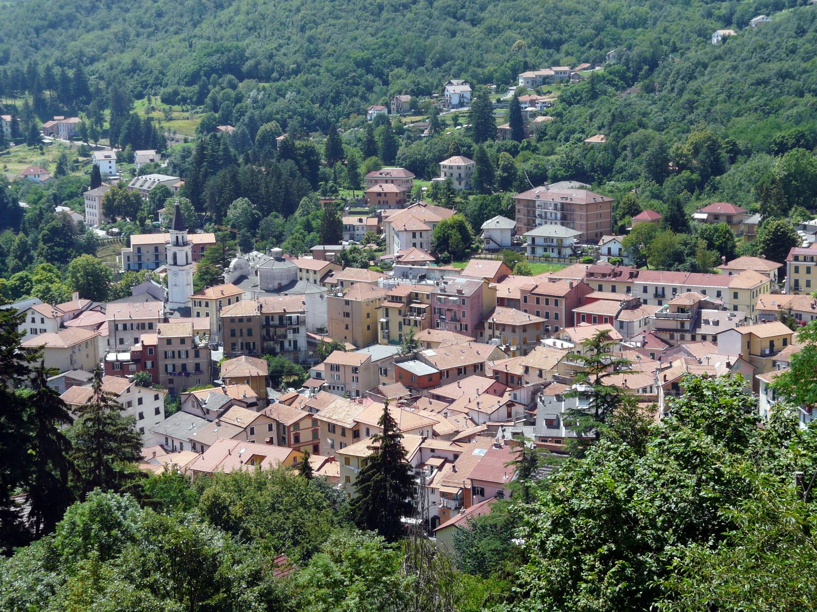 Panoramic view of Torriglia, the small hill town in the Province of Genoa, Italy, near which Pier Fortunato Zanfretta reported his December 1978 encounter